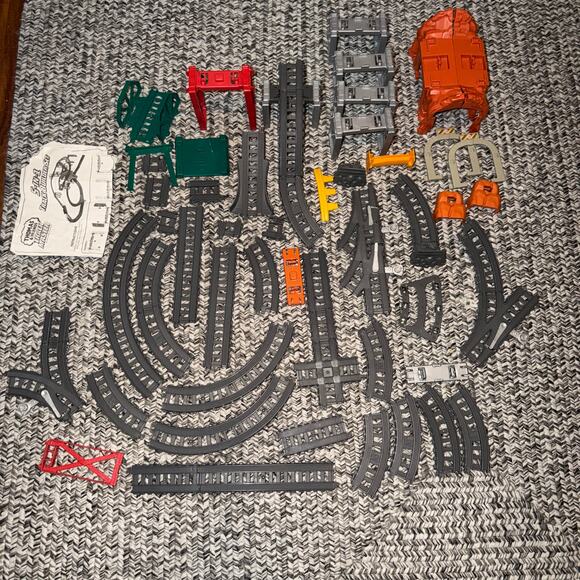 Thomas & Friends Trackmaster Motorized Railway Train 5-IN-1 Track Builder Set - Picture 1 of 4